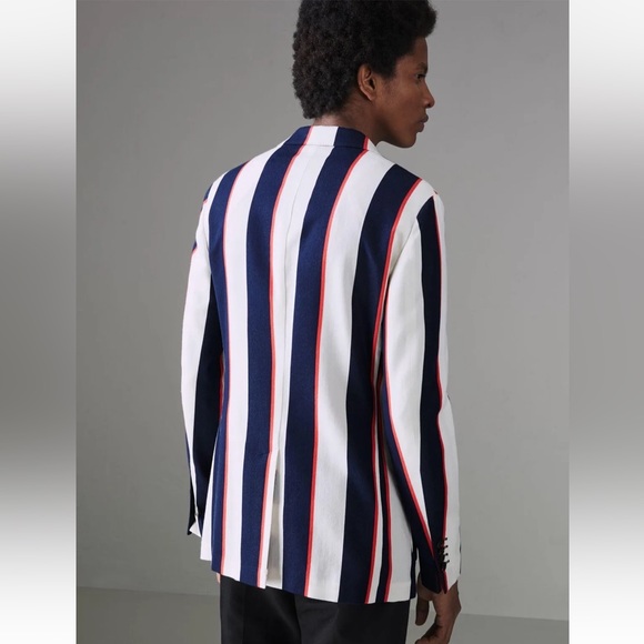 Burberry - Picture 9 of 9